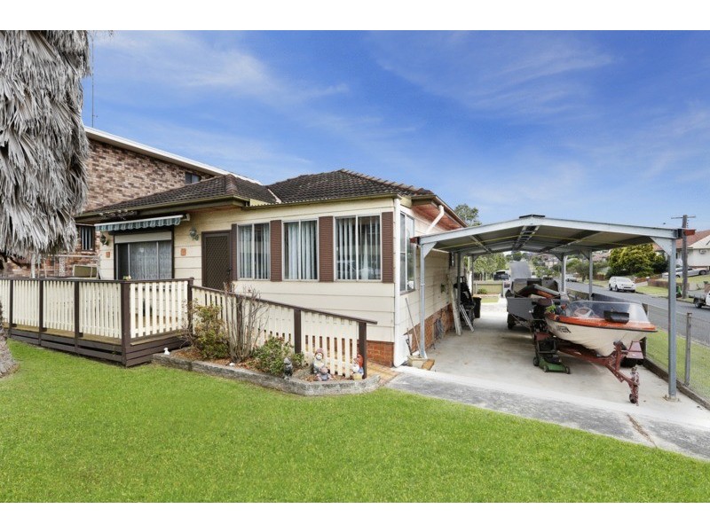 39 Barina Avenue, Lake Heights NSW 2502