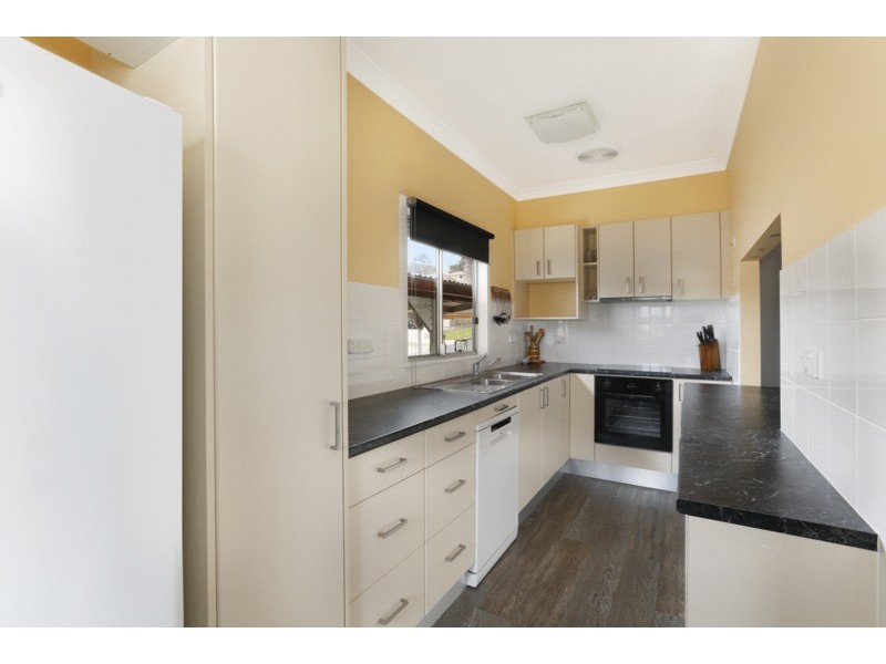 39 Barina Avenue, Lake Heights NSW 2502