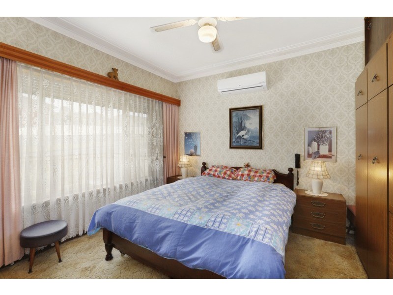 39 Barina Avenue, Lake Heights NSW 2502