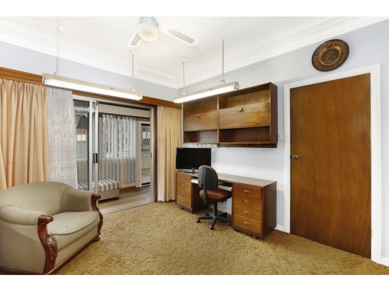 39 Barina Avenue, Lake Heights NSW 2502