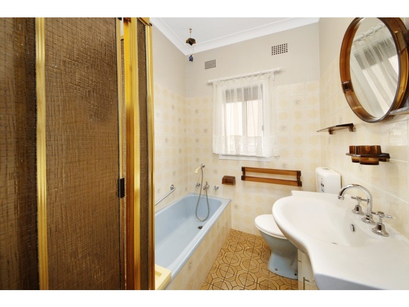 39 Barina Avenue, Lake Heights NSW 2502