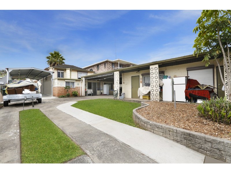 39 Barina Avenue, Lake Heights NSW 2502