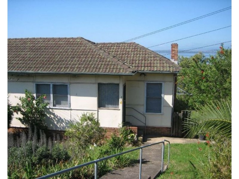 19a Northcliffe Drive, Lake Heights NSW 2502