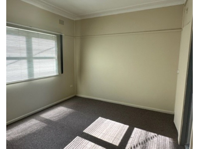 19a Northcliffe Drive, Lake Heights NSW 2502