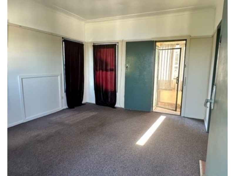 19a Northcliffe Drive, Lake Heights NSW 2502