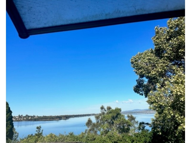 19a Northcliffe Drive, Lake Heights NSW 2502