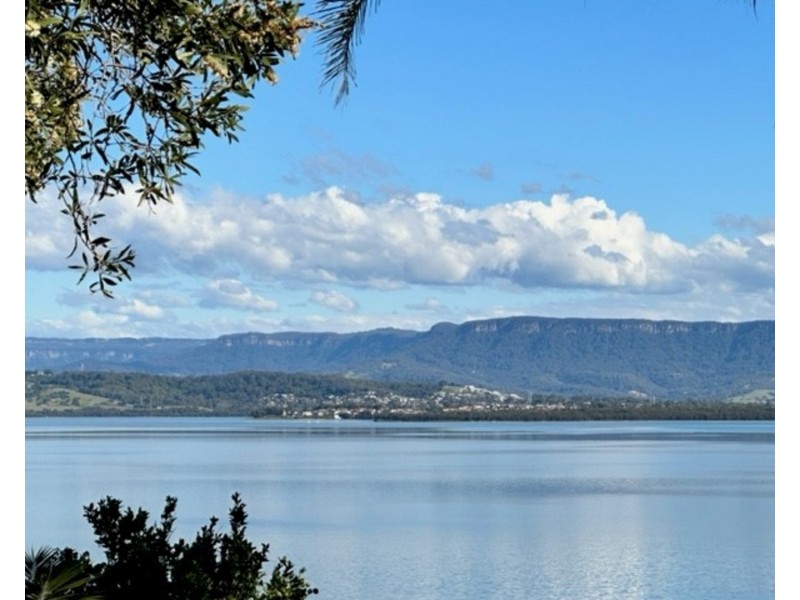 19a Northcliffe Drive, Lake Heights NSW 2502
