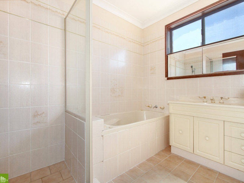 10 Stanbrook Avenue, Mount Ousley NSW 2519