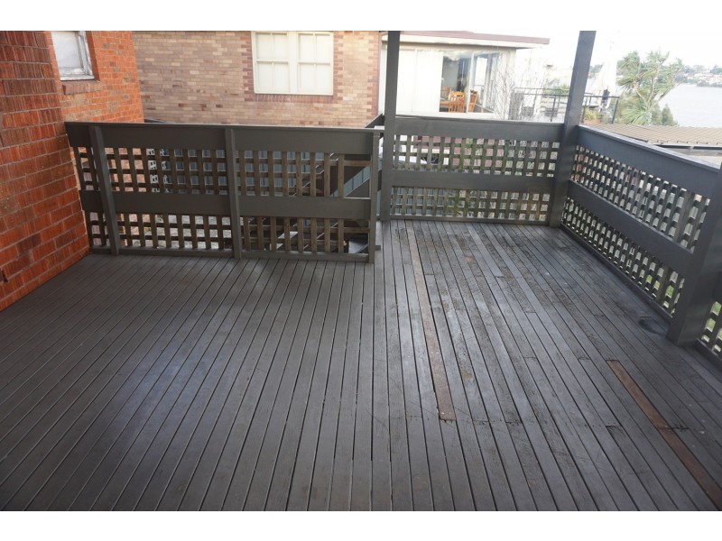 27 Northcliffe Drive, Lake Heights NSW 2502