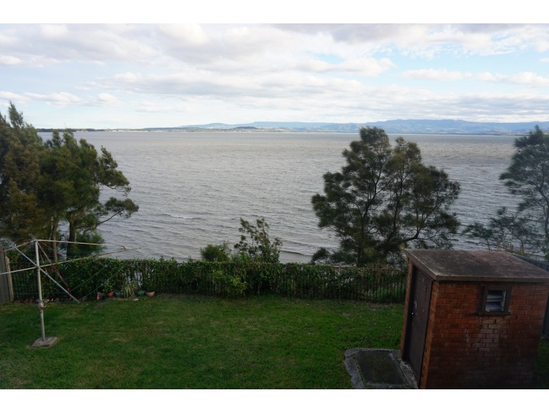 27 Northcliffe Drive, Lake Heights NSW 2502