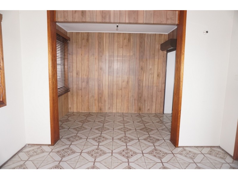 27 Northcliffe Drive, Lake Heights NSW 2502