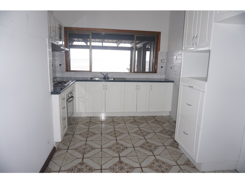 27 Northcliffe Drive, Lake Heights NSW 2502