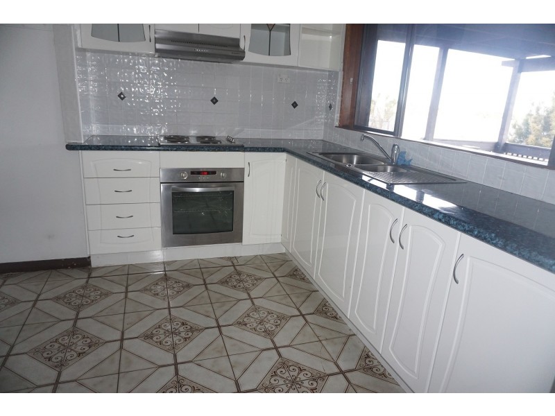 27 Northcliffe Drive, Lake Heights NSW 2502