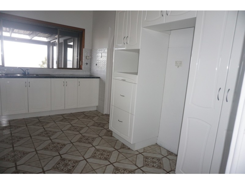 27 Northcliffe Drive, Lake Heights NSW 2502