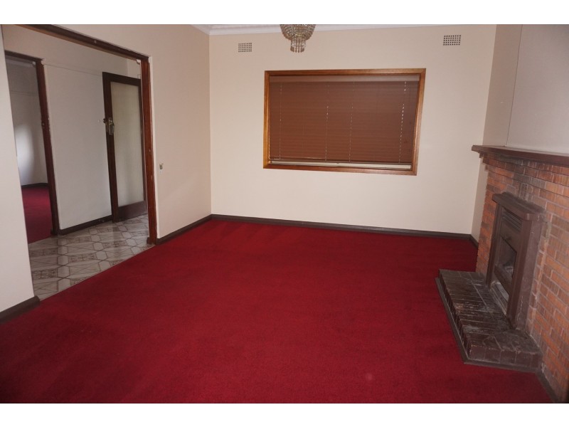 27 Northcliffe Drive, Lake Heights NSW 2502