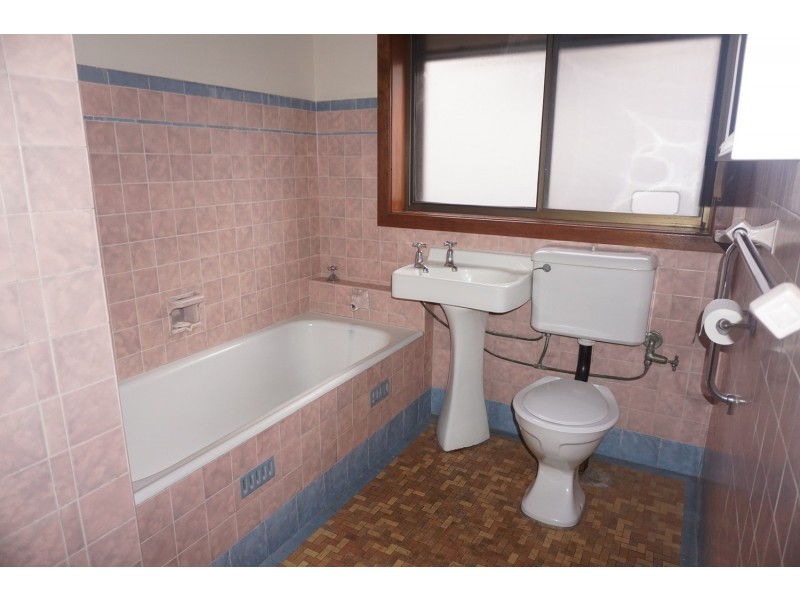 27 Northcliffe Drive, Lake Heights NSW 2502