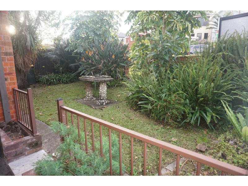 27 Northcliffe Drive, Lake Heights NSW 2502