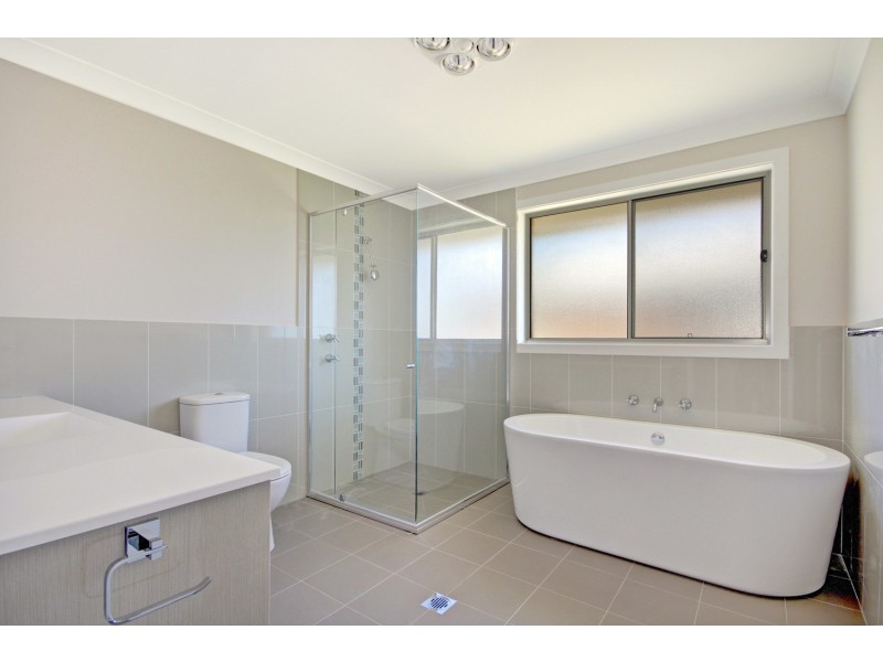 1/6 Pinnacle Way, Koonawarra NSW 2530