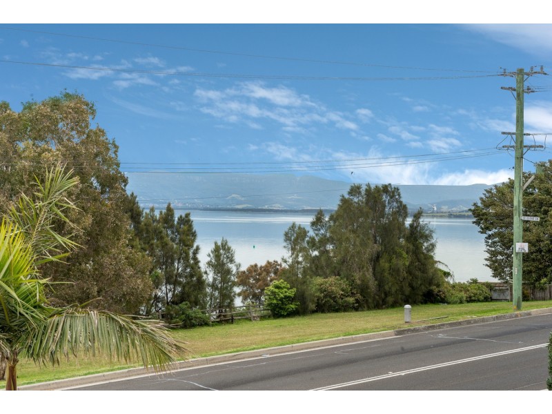 262 Northcliffe Drive, Lake Heights NSW 2502