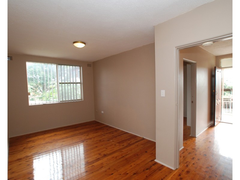 3/5 Buena Vista Avenue, Lake Heights NSW 2502