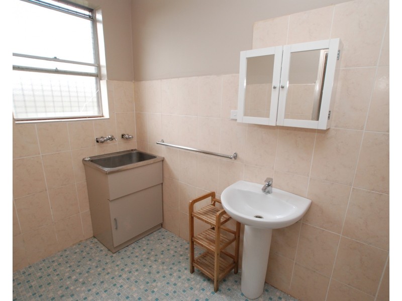 3/5 Buena Vista Avenue, Lake Heights NSW 2502