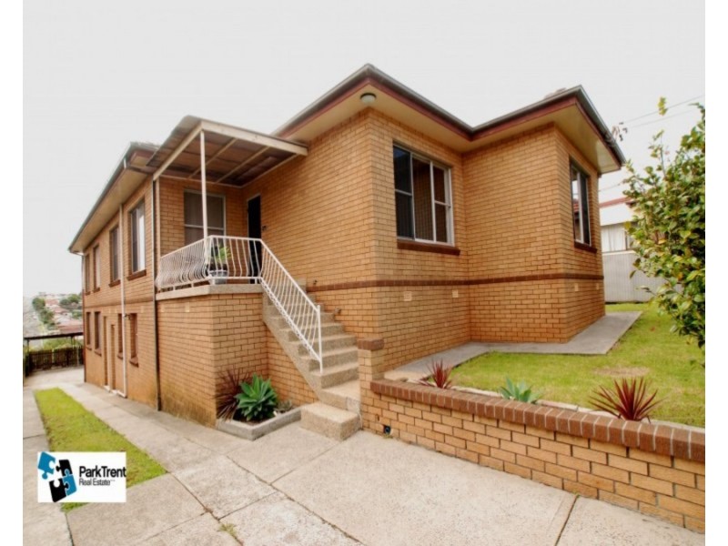 1/5 Buena Vista Avenue, Lake Heights NSW 2502