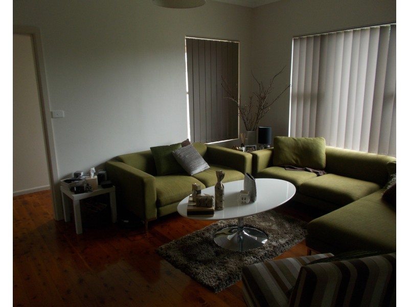1/5 Buena Vista Avenue, Lake Heights NSW 2502