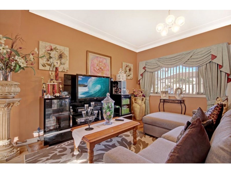 136 Lake Avenue, Cringila NSW 2502
