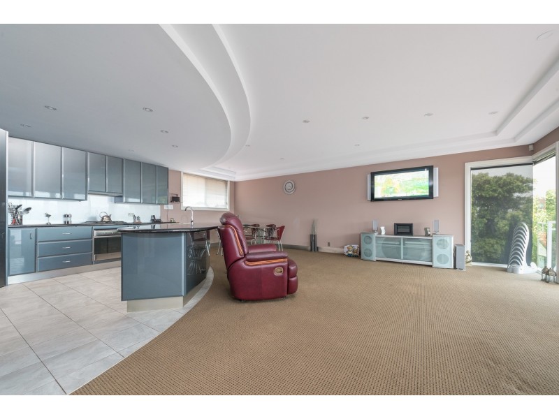 10 Lakeview Parade, Primbee NSW 2502