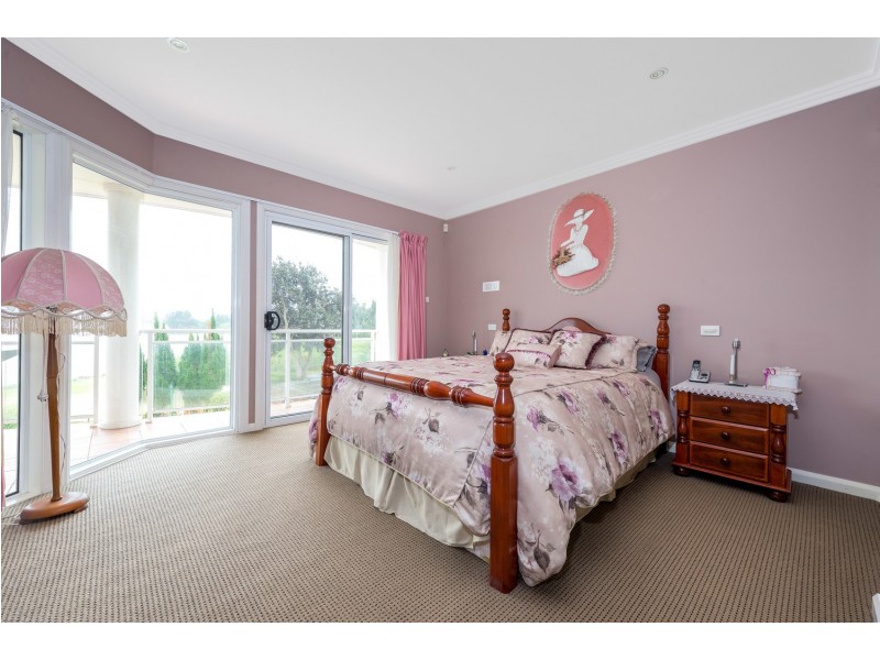 10 Lakeview Parade, Primbee NSW 2502