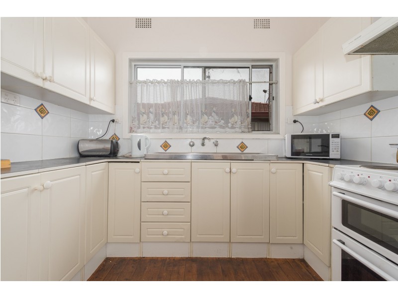 35 Lake Avenue, Cringila NSW 2502