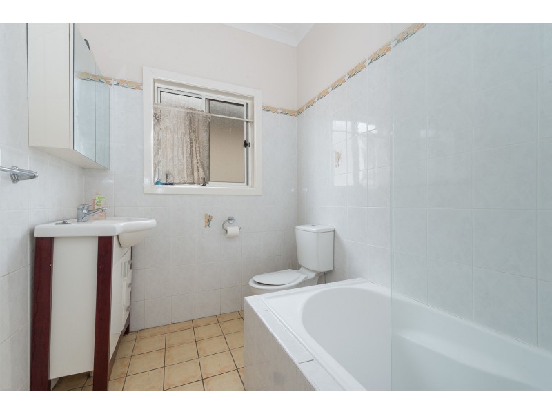 35 Lake Avenue, Cringila NSW 2502