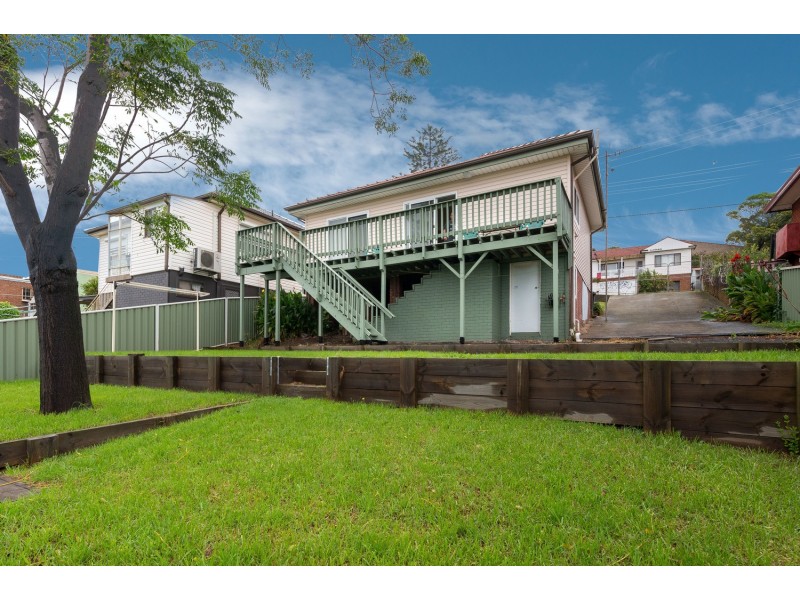 35 Lake Avenue, Cringila NSW 2502