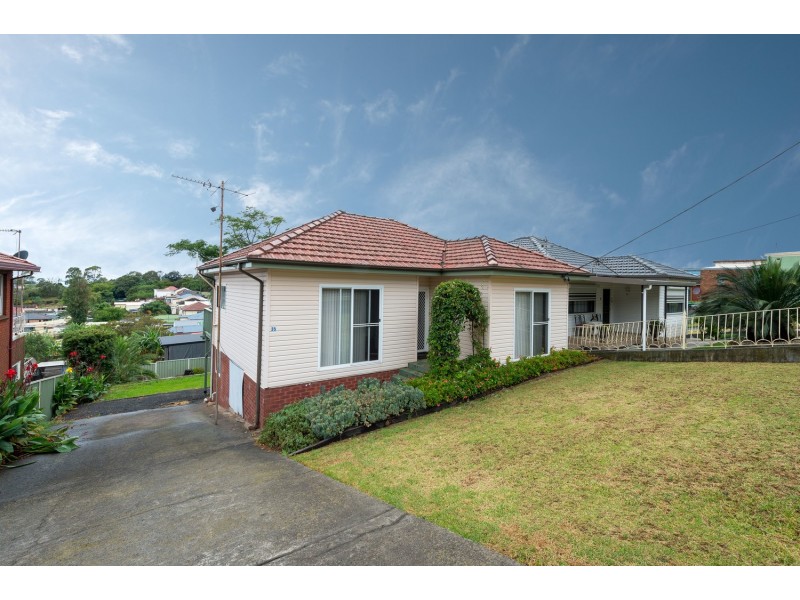 35 Lake Avenue, Cringila NSW 2502