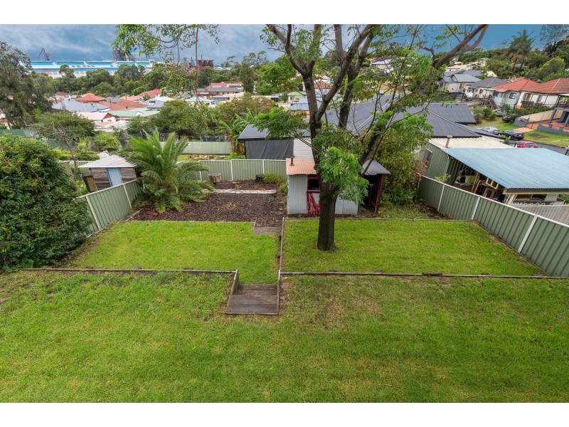 35 Lake Avenue, Cringila NSW 2502