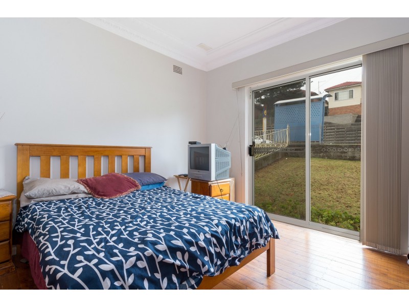 35 Lake Avenue, Cringila NSW 2502