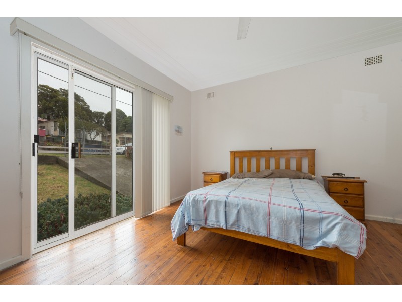 35 Lake Avenue, Cringila NSW 2502