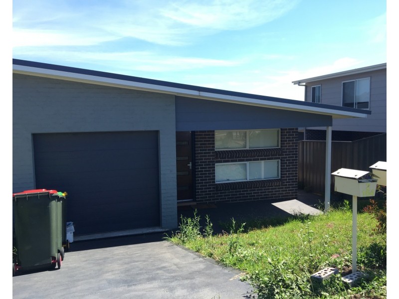 2/164 Shearwater Drive, Lake Heights NSW 2502
