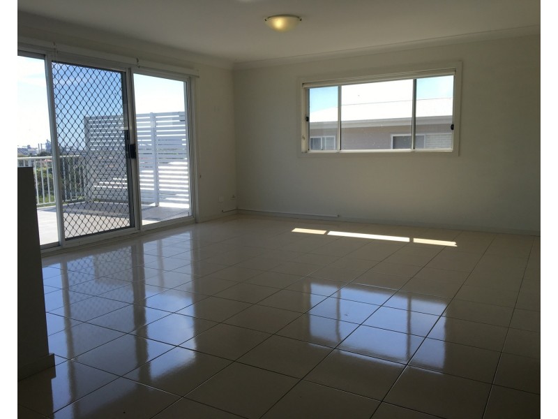 2/164 Shearwater Drive, Lake Heights NSW 2502