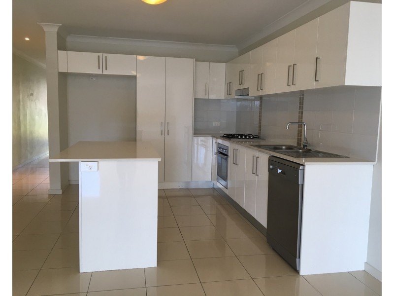 2/164 Shearwater Drive, Lake Heights NSW 2502