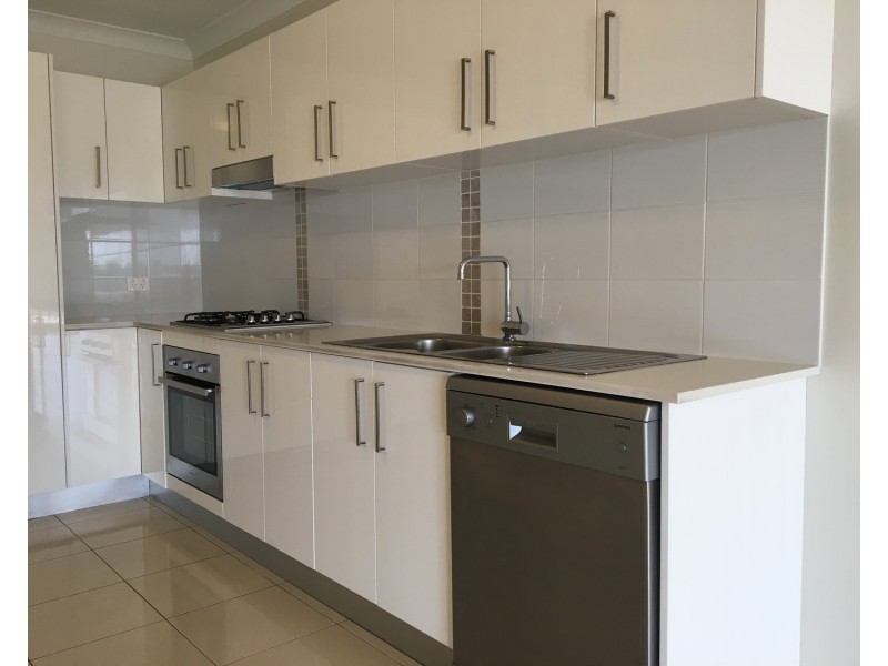 2/164 Shearwater Drive, Lake Heights NSW 2502