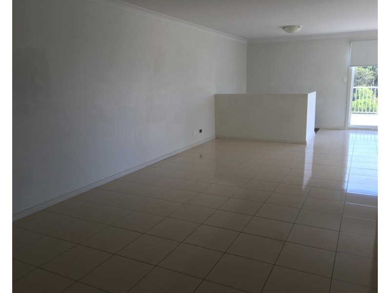 2/164 Shearwater Drive, Lake Heights NSW 2502