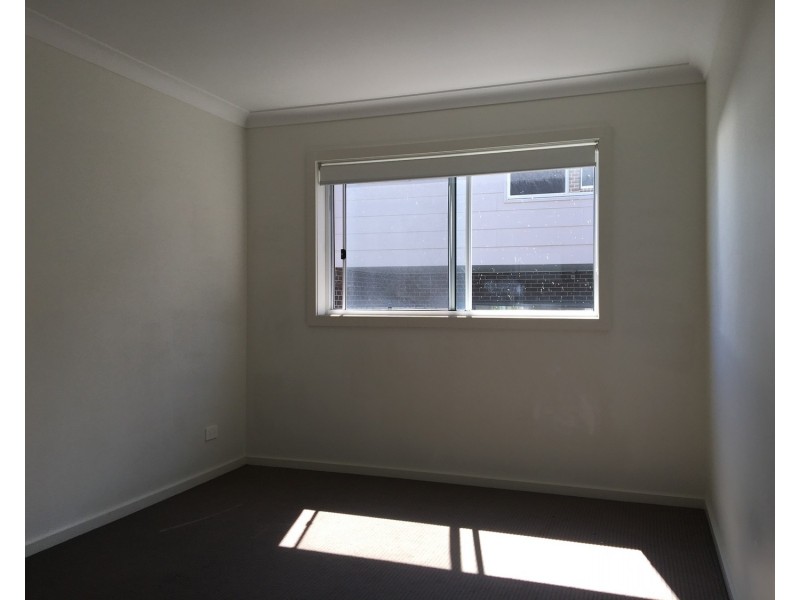 2/164 Shearwater Drive, Lake Heights NSW 2502