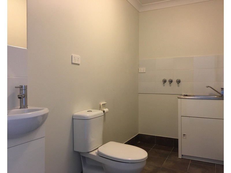 2/164 Shearwater Drive, Lake Heights NSW 2502