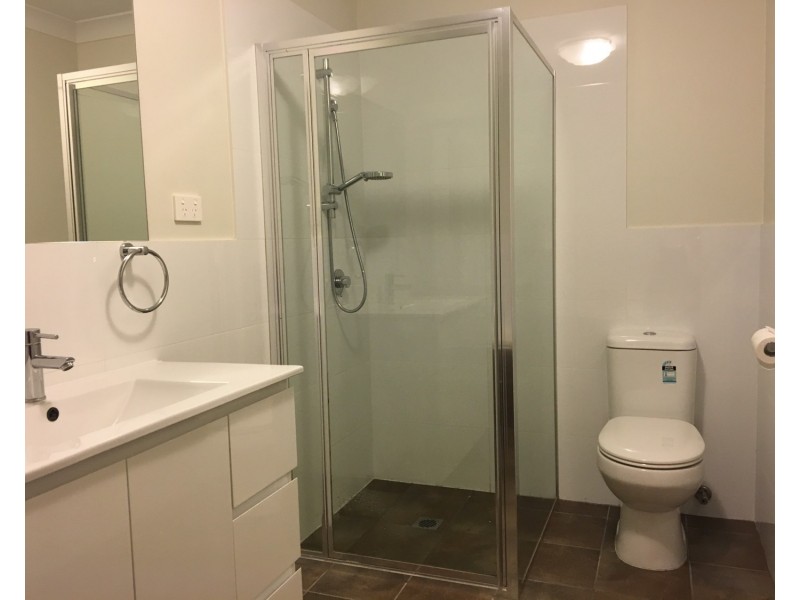 2/164 Shearwater Drive, Lake Heights NSW 2502