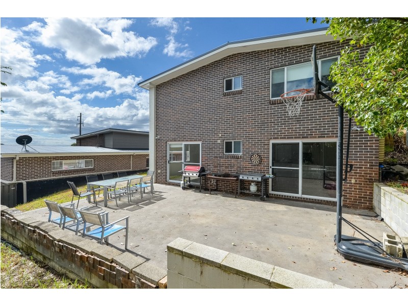 9 Phillips Avenue, West Wollongong NSW 2500