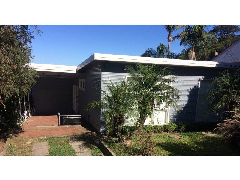 137  Northcliffe Drive, Lake Heights NSW 2502