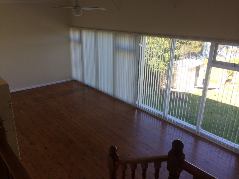 137  Northcliffe Drive, Lake Heights NSW 2502