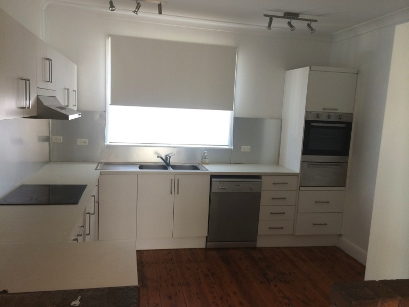 137  Northcliffe Drive, Lake Heights NSW 2502