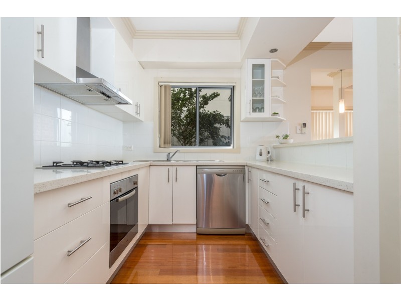 3/4 Kembla Street, Balgownie NSW 2519